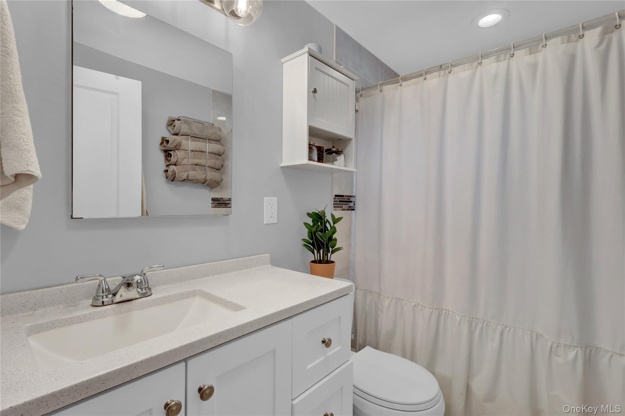 #16 photo, 3887 Hudson Avenue, Seaford , NY 11783