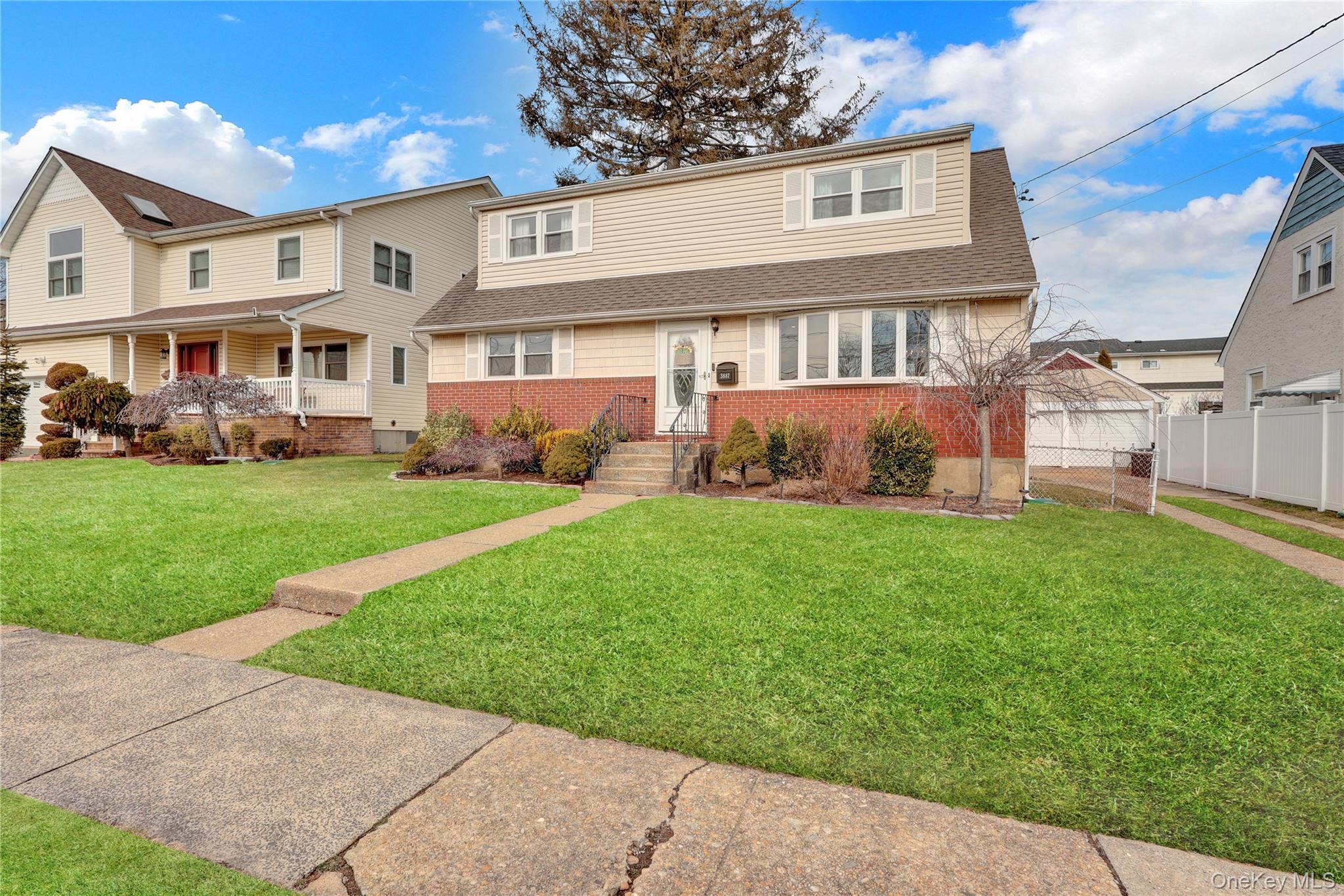 #2 photo, 3887 Hudson Avenue, Seaford , NY 11783