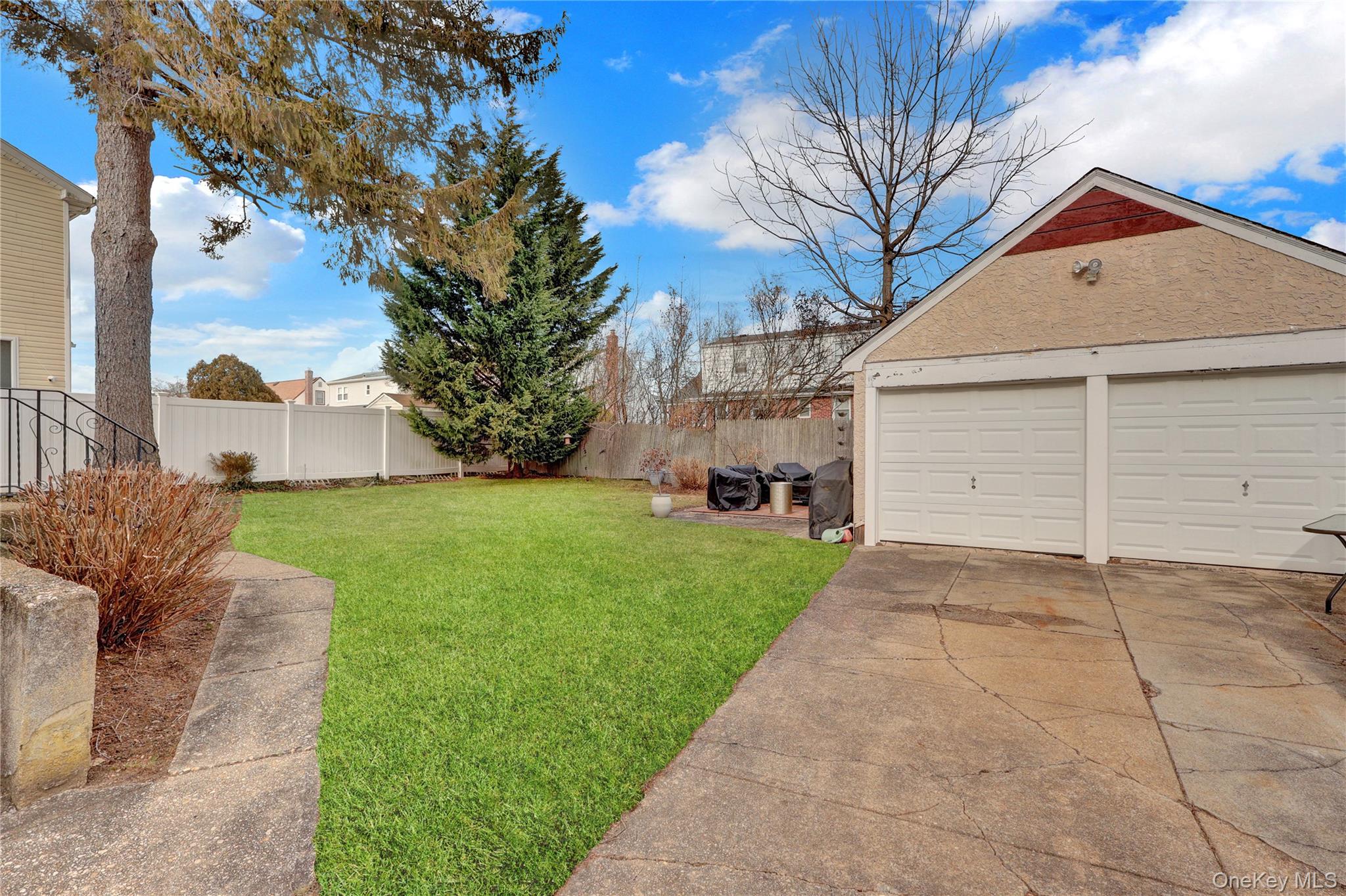 #20 photo, 3887 Hudson Avenue, Seaford , NY 11783