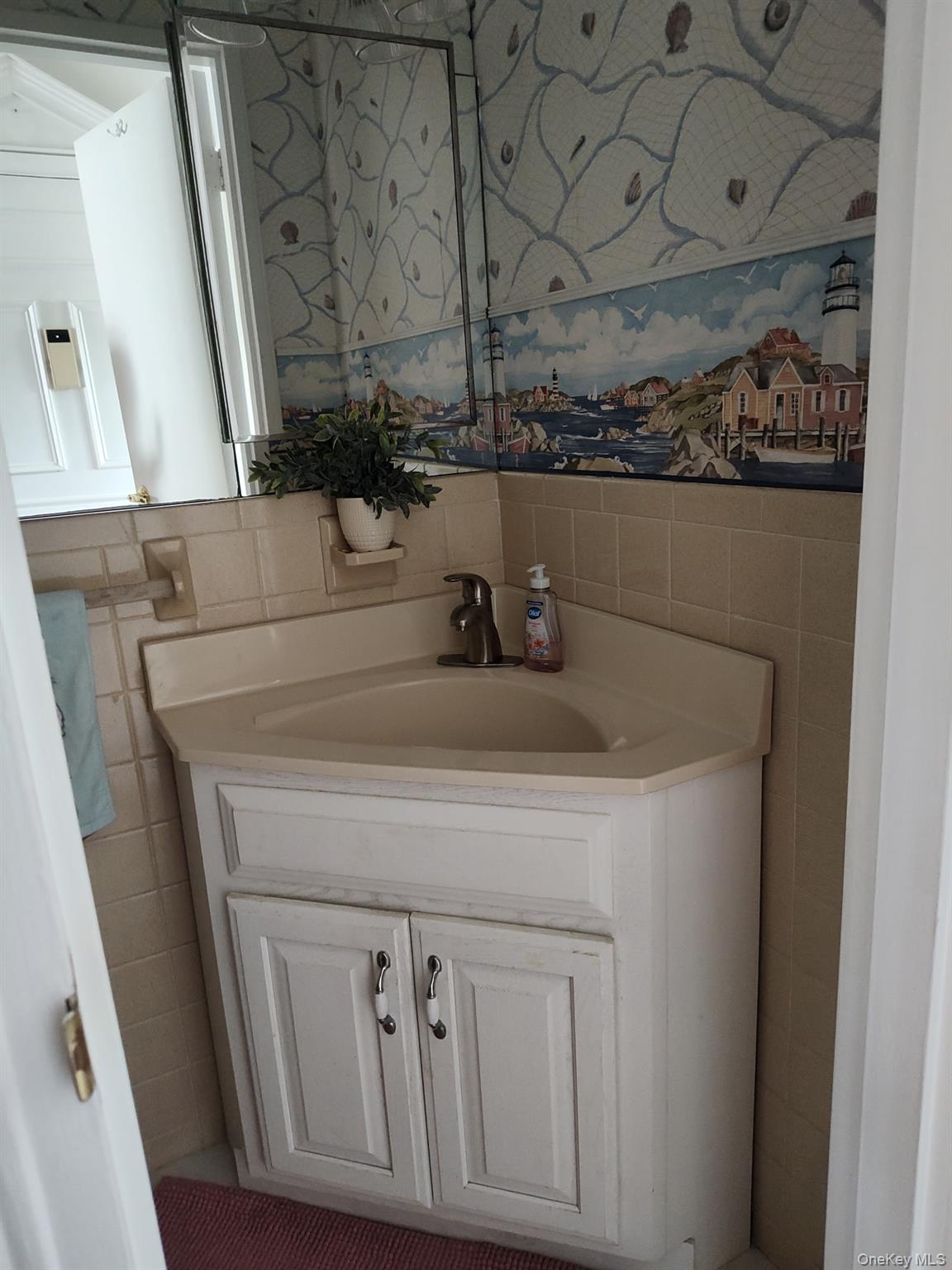 #14 photo, 458 Mariners Way, Copiague , NY 11726