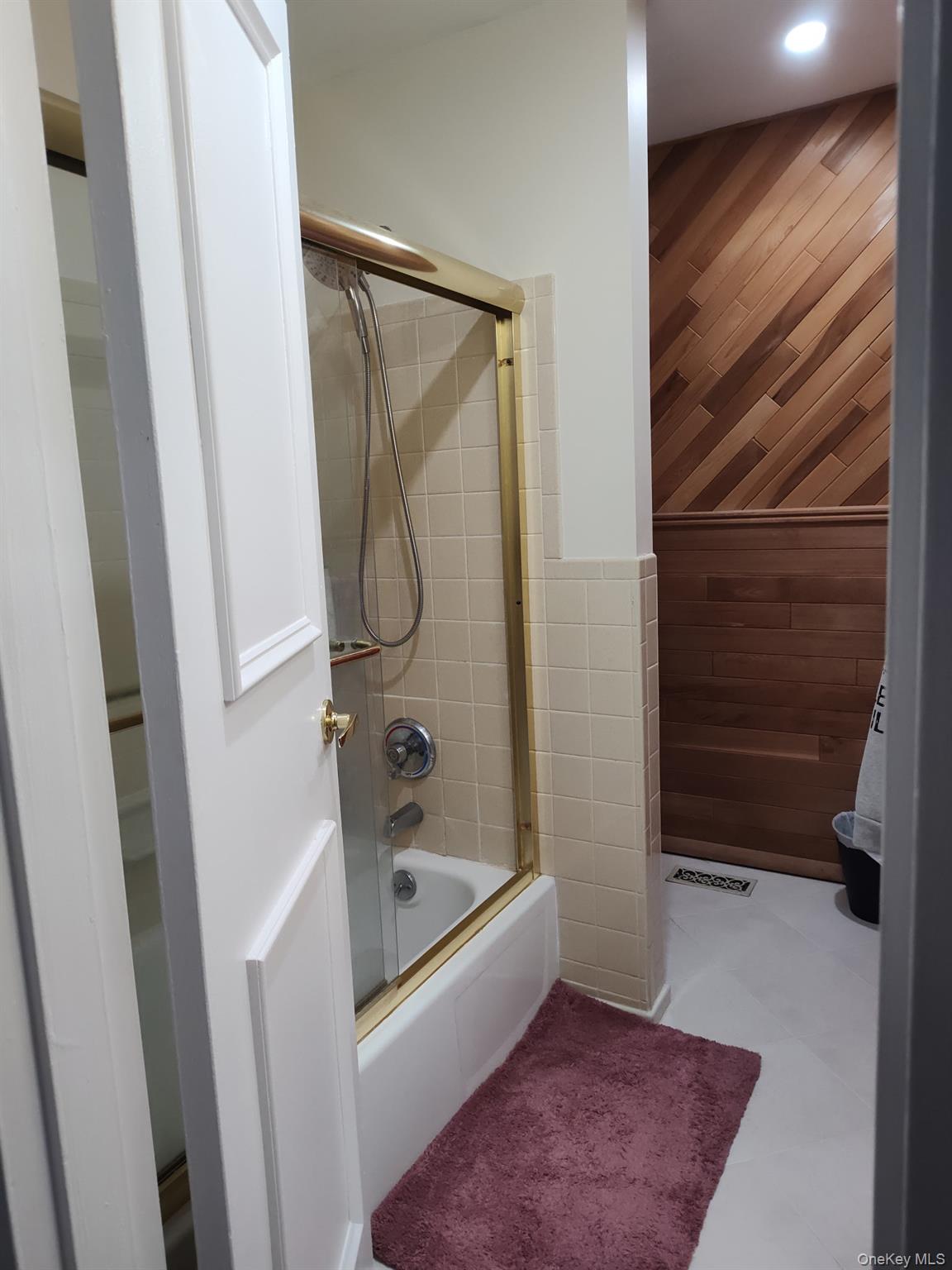 #15 photo, 458 Mariners Way, Copiague , NY 11726