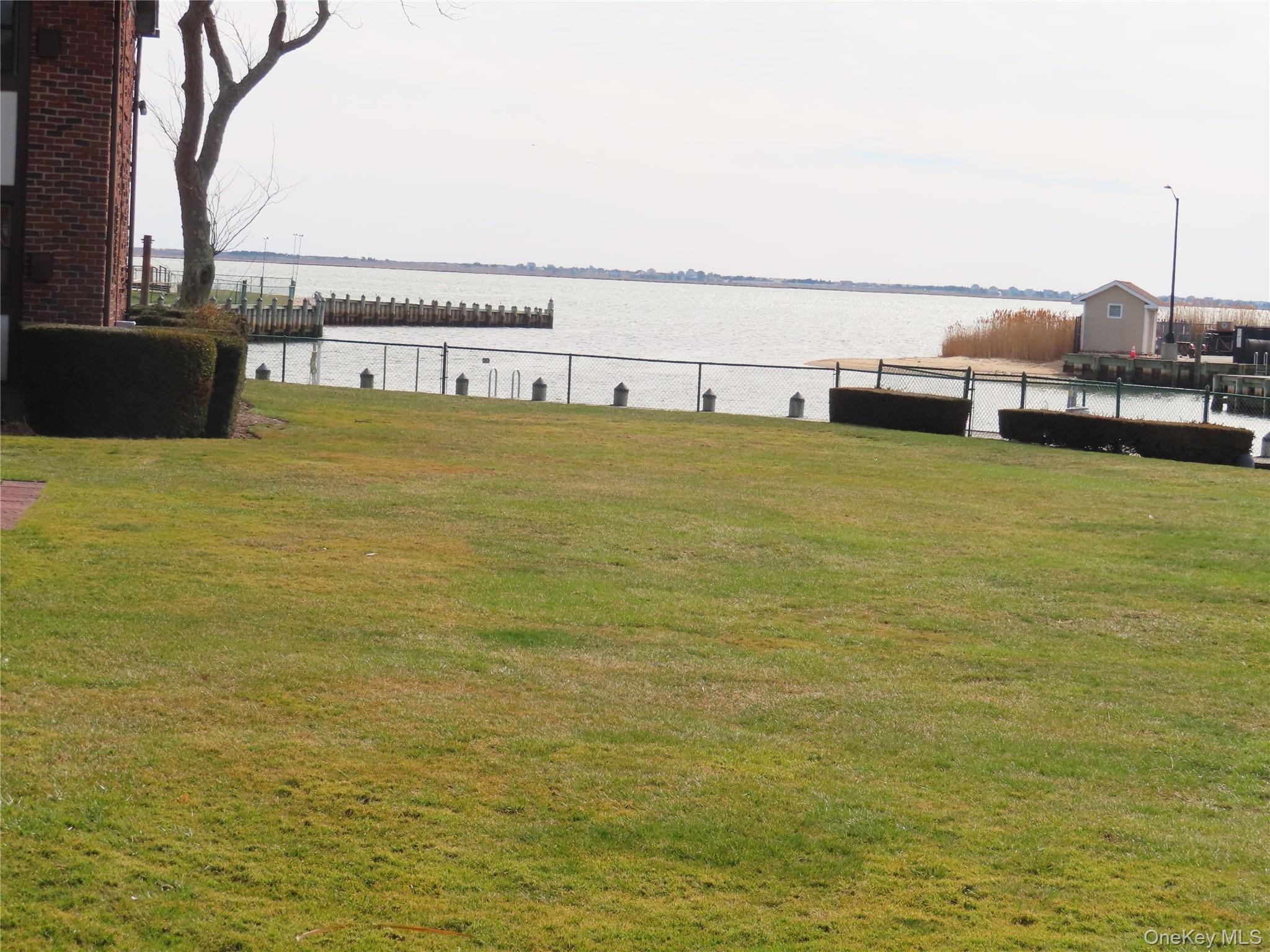 #17 photo, 458 Mariners Way, Copiague , NY 11726