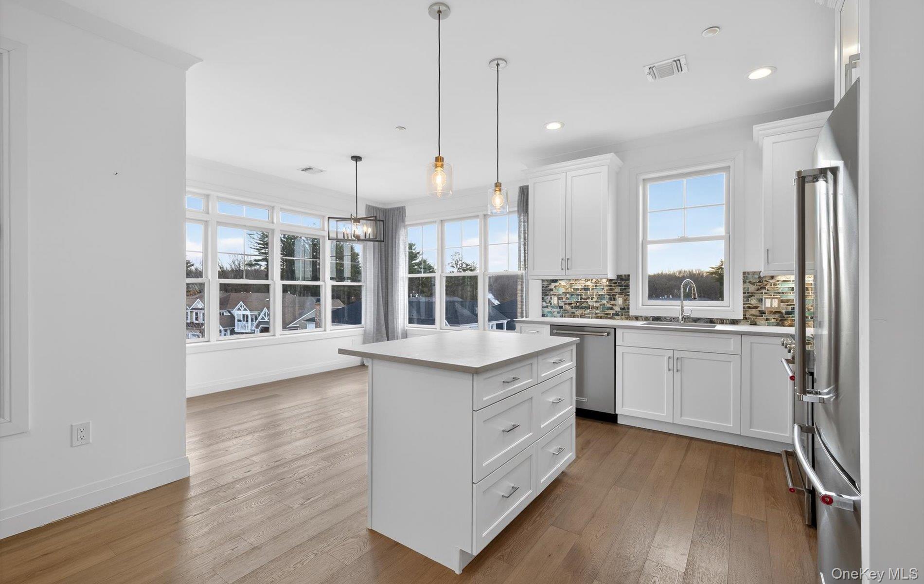 #11 photo, 28301 Spruce Pond Circle, Plainview , NY 11803