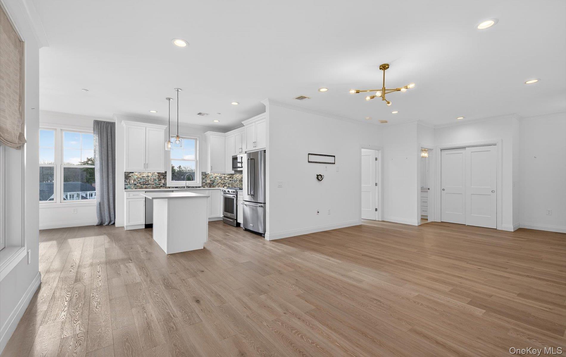 #14 photo, 28301 Spruce Pond Circle, Plainview , NY 11803