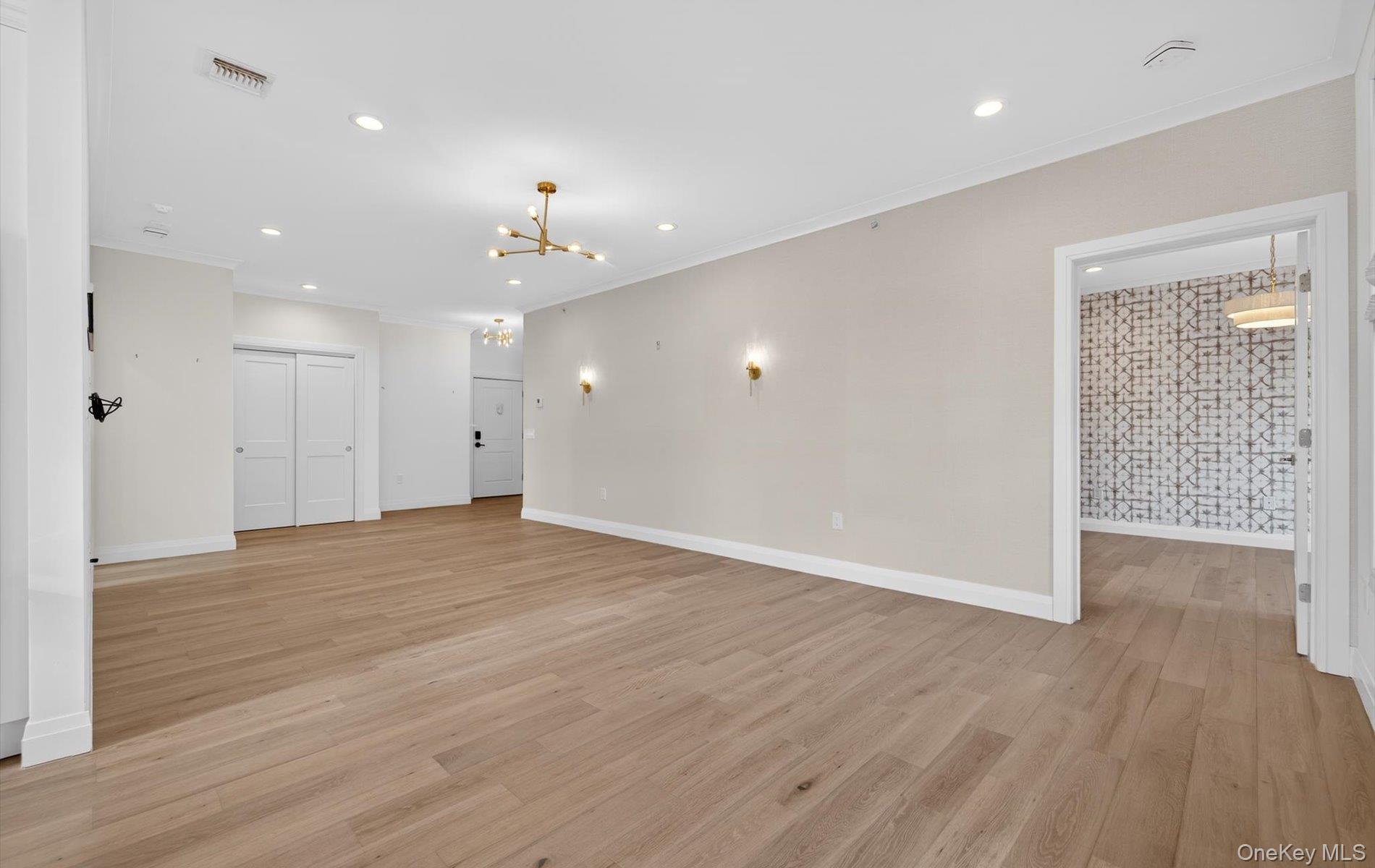 #20 photo, 28301 Spruce Pond Circle, Plainview , NY 11803