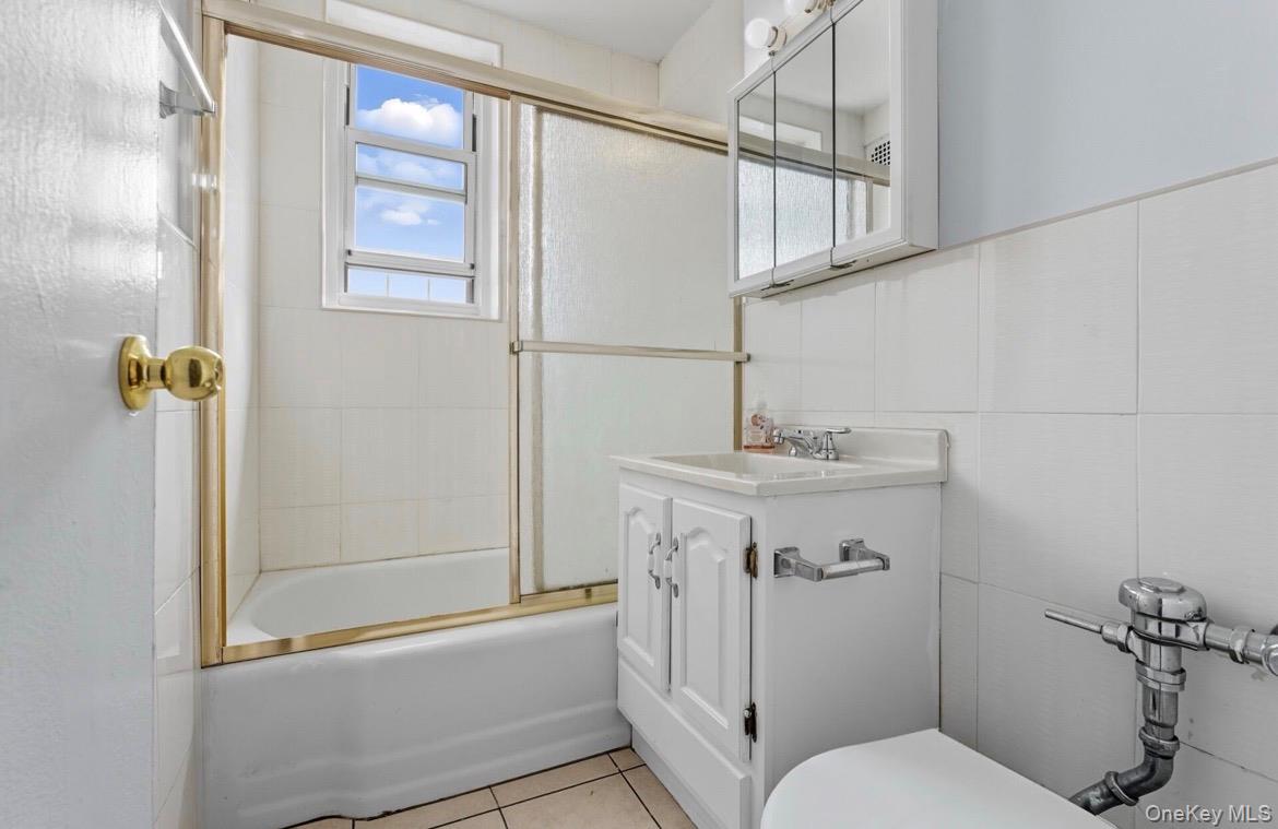 #8 photo, 6601 burns street burns, Rego Park , NY 11374