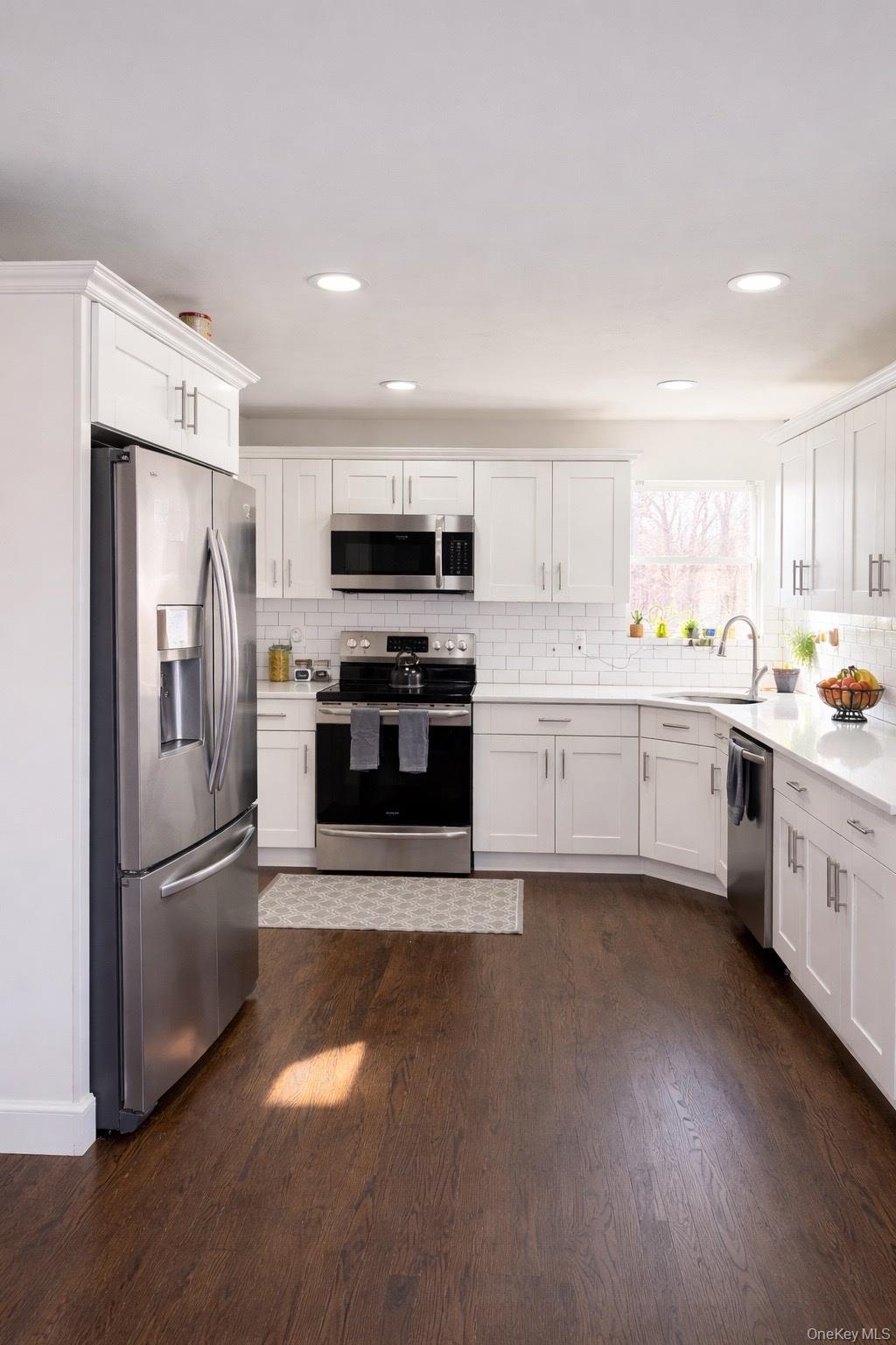 #3 photo, 10 Silver Court, Ridge , NY 11961