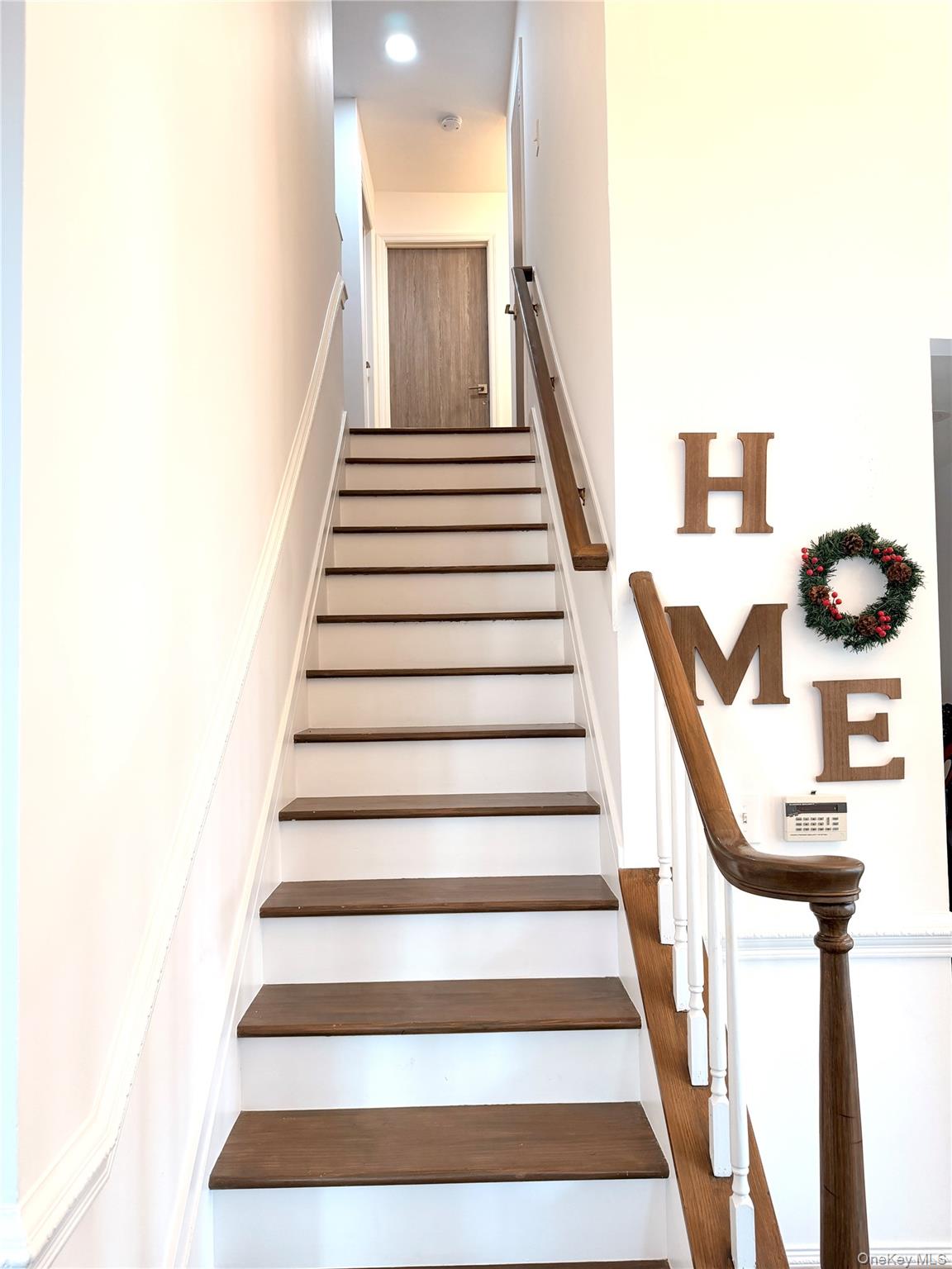 #6 photo, 10 Silver Court, Ridge , NY 11961