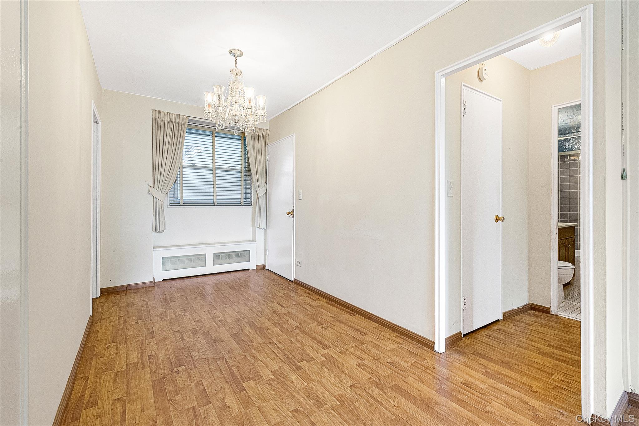 #15 photo, 97-37 63rd Road, कुईंस Rego Park , NY 11374