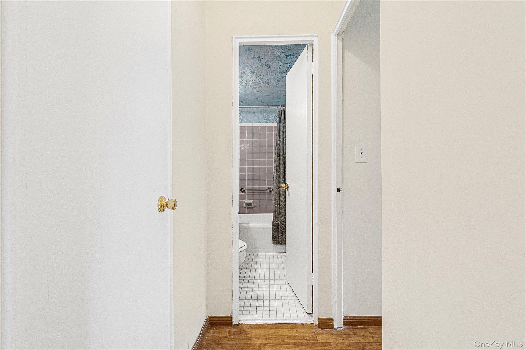 #16 photo, 97-37 63rd Road, कुईंस Rego Park , NY 11374