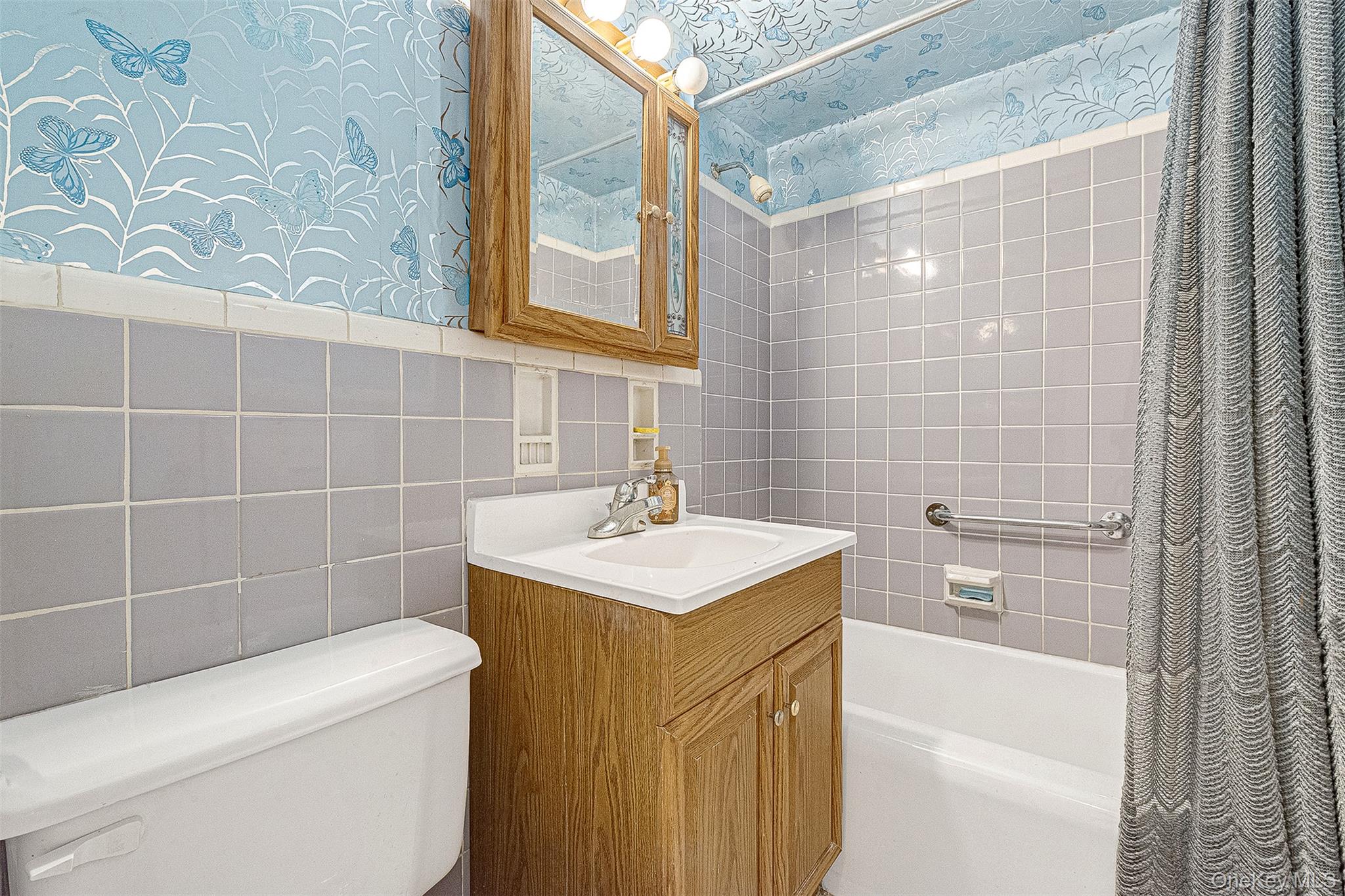 #17 photo, 97-37 63rd Road, कुईंस Rego Park , NY 11374