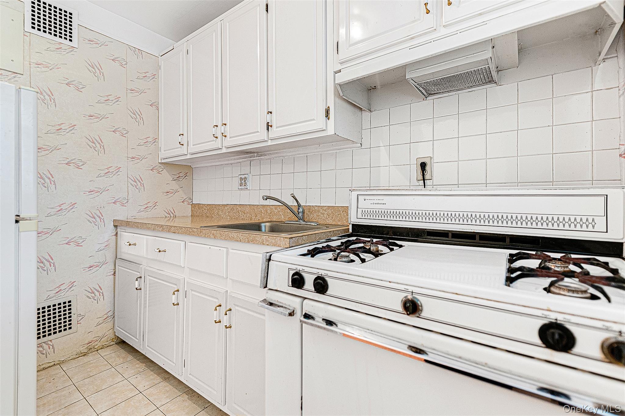 #6 photo, 97-37 63rd Road, कुईंस Rego Park , NY 11374