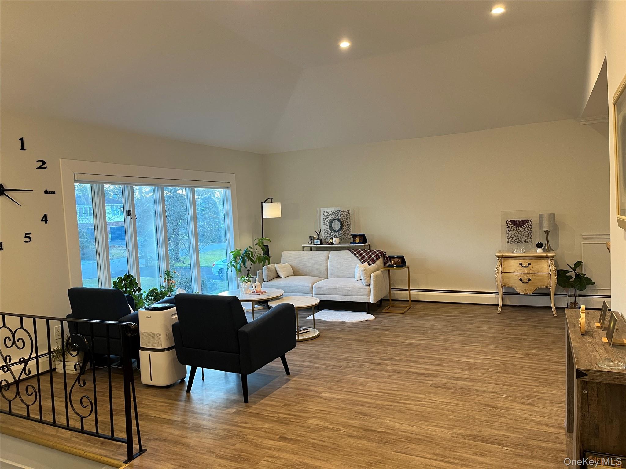 #4 photo, 112 Crescent Drive, Searingtown , NY 11507