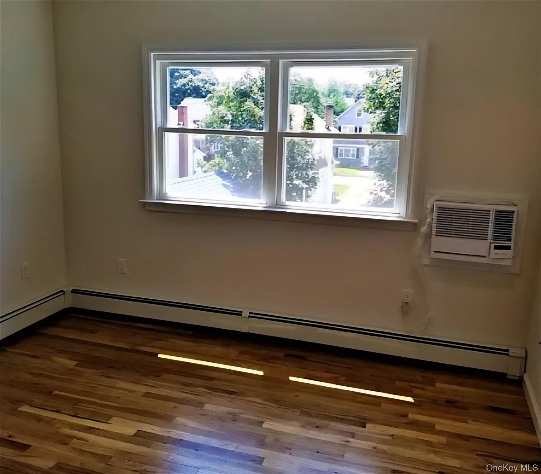 #4 photo, 14 Franklin Avenue, Port Washington , NY 11050