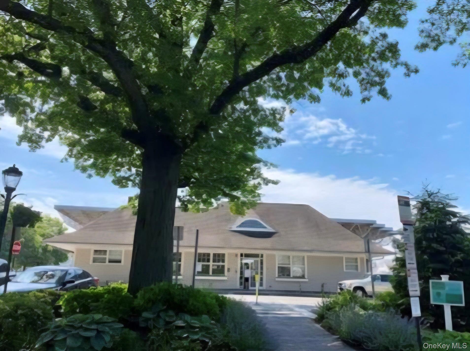 #9 photo, 14 Franklin Avenue, Port Washington , NY 11050