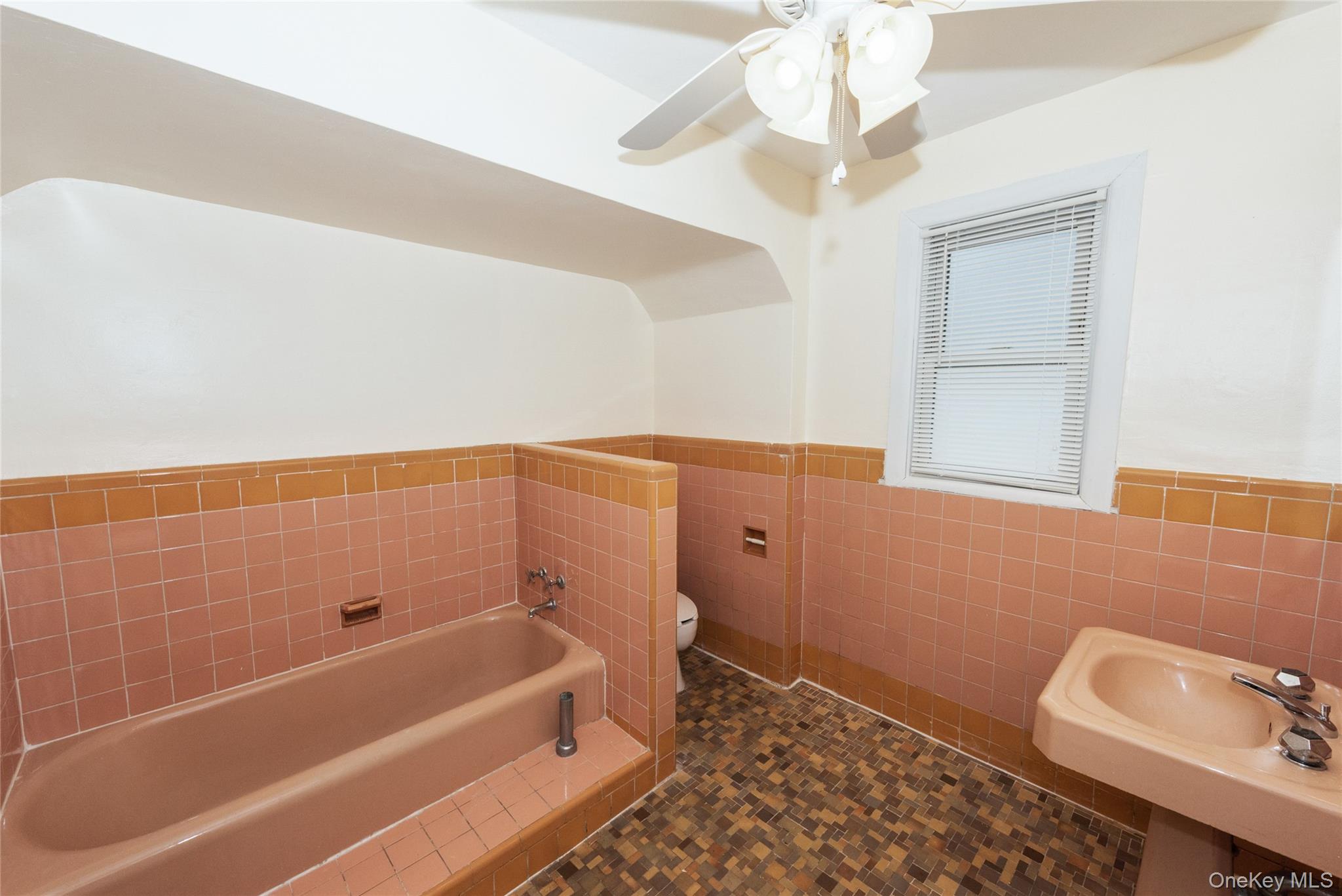 #19 photo, 166-23 24th Avenue, Whitestone , NY 11357