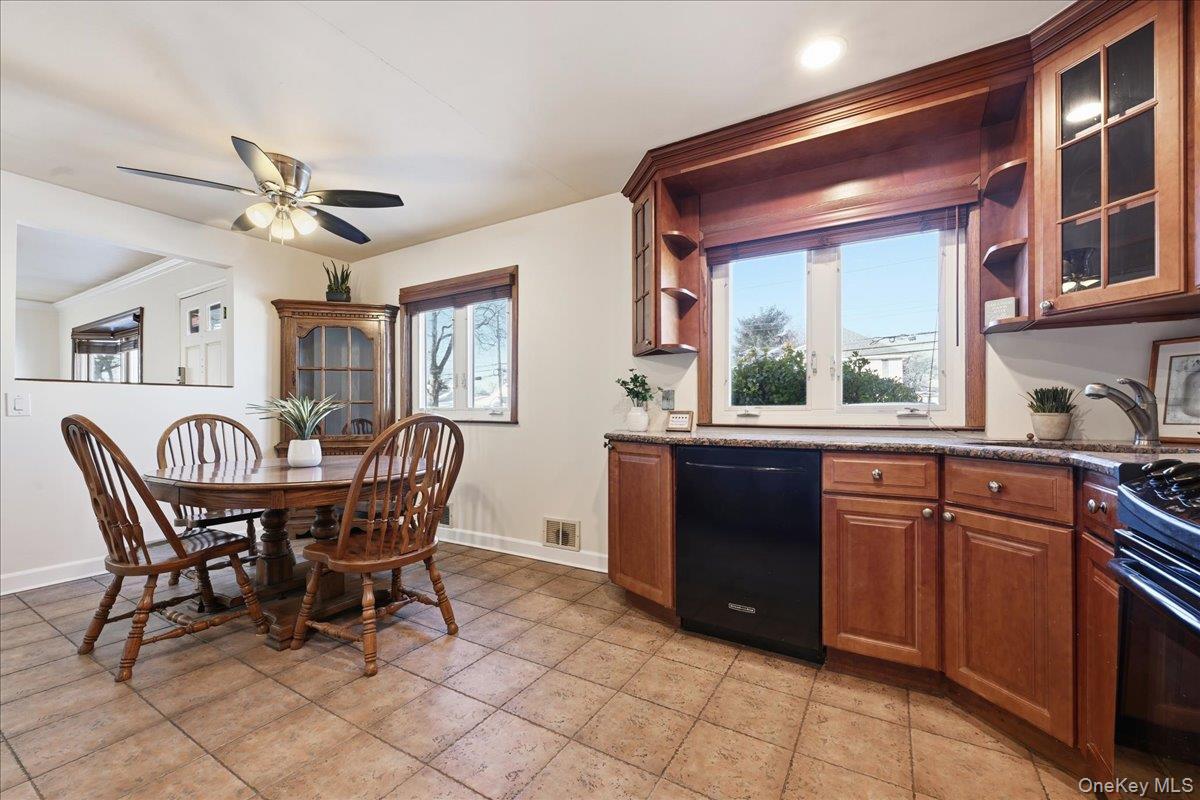 #10 photo, 2337 Sycamore Avenue, Wantagh , NY 11793