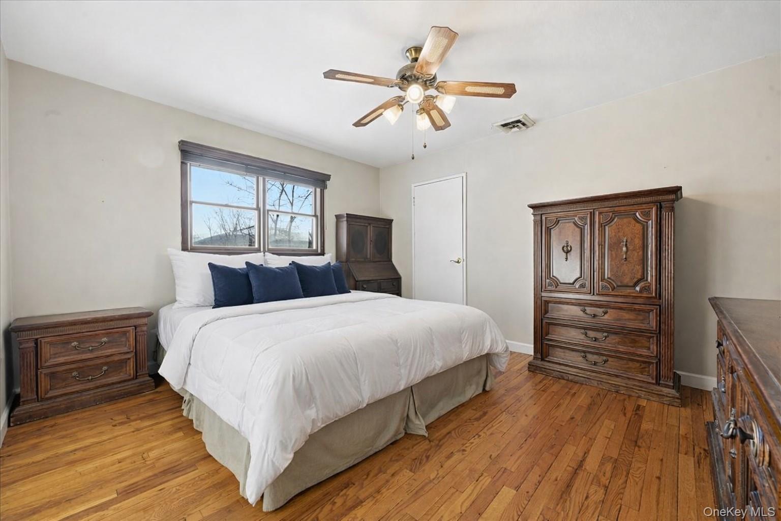 #13 photo, 2337 Sycamore Avenue, Wantagh , NY 11793