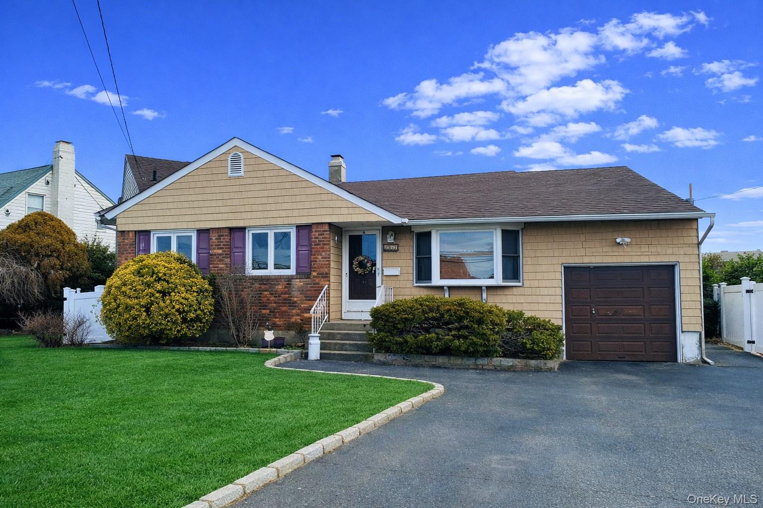 #4 photo, 2337 Sycamore Avenue, Wantagh , NY 11793