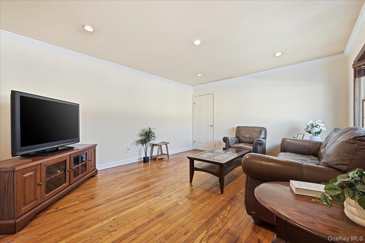 #7 photo, 2337 Sycamore Avenue, Wantagh , NY 11793