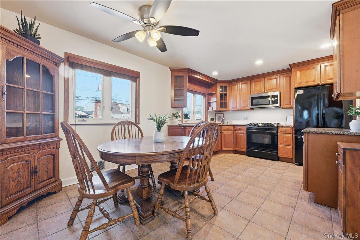 #8 photo, 2337 Sycamore Avenue, Wantagh , NY 11793