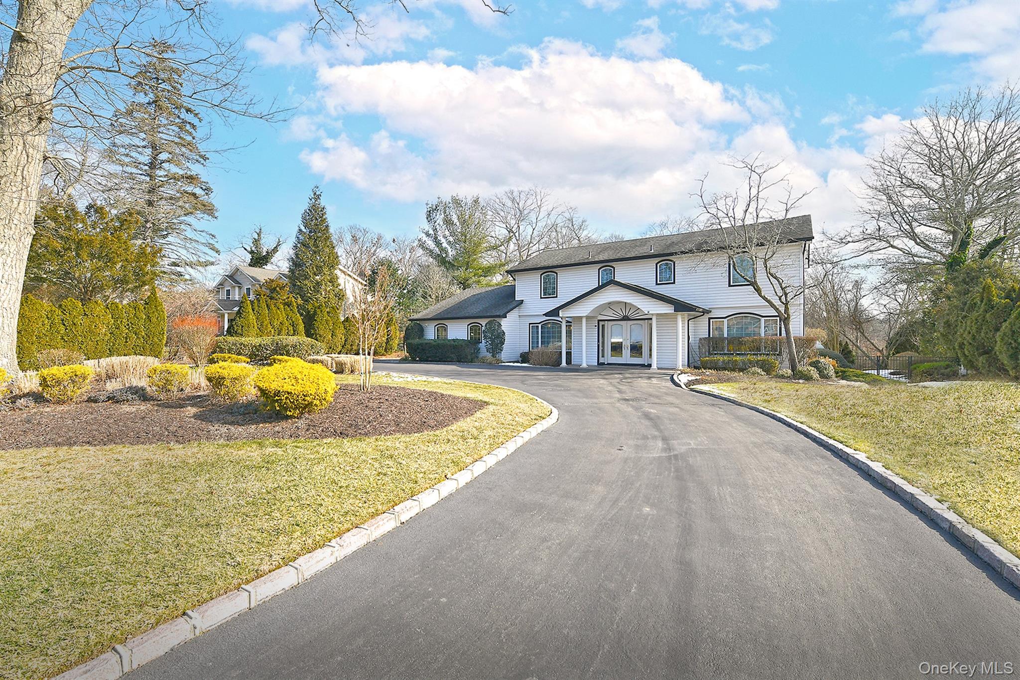 #1 photo, 17 Susan Lane, Dix Hills , NY 11746