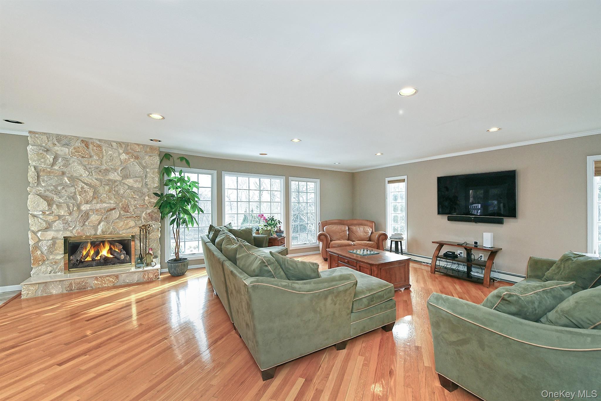 #11 photo, 17 Susan Lane, Dix Hills , NY 11746