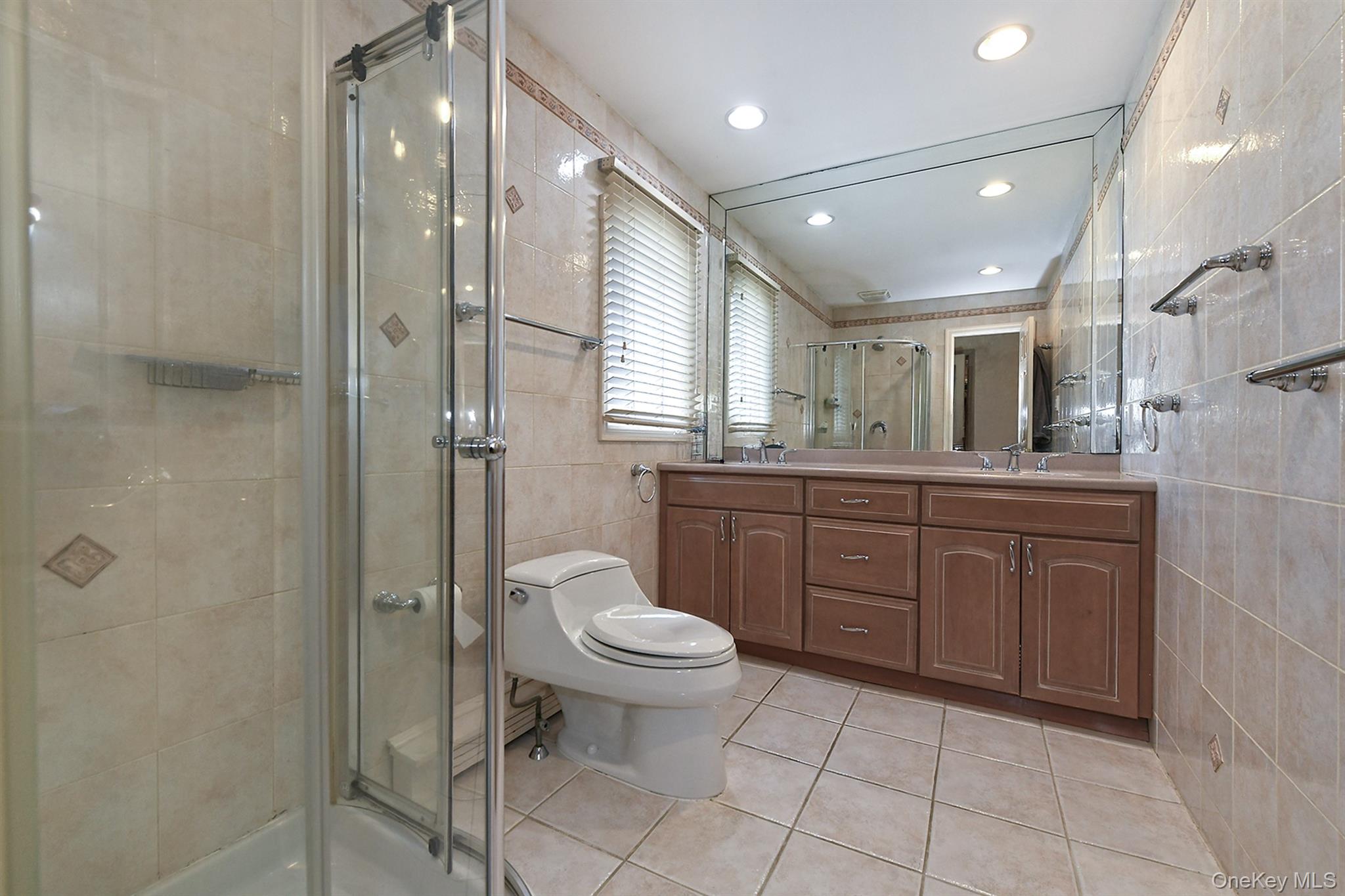 #18 photo, 17 Susan Lane, Dix Hills , NY 11746