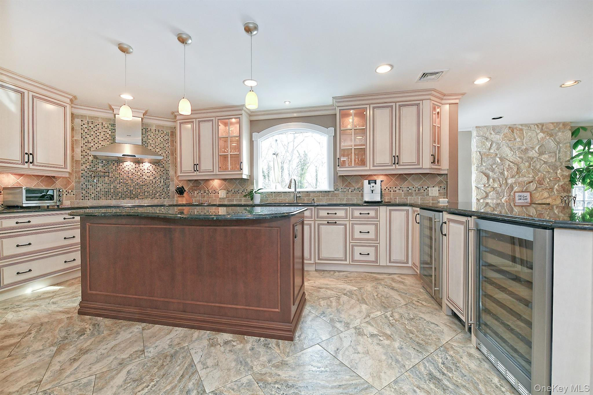 #6 photo, 17 Susan Lane, Dix Hills , NY 11746