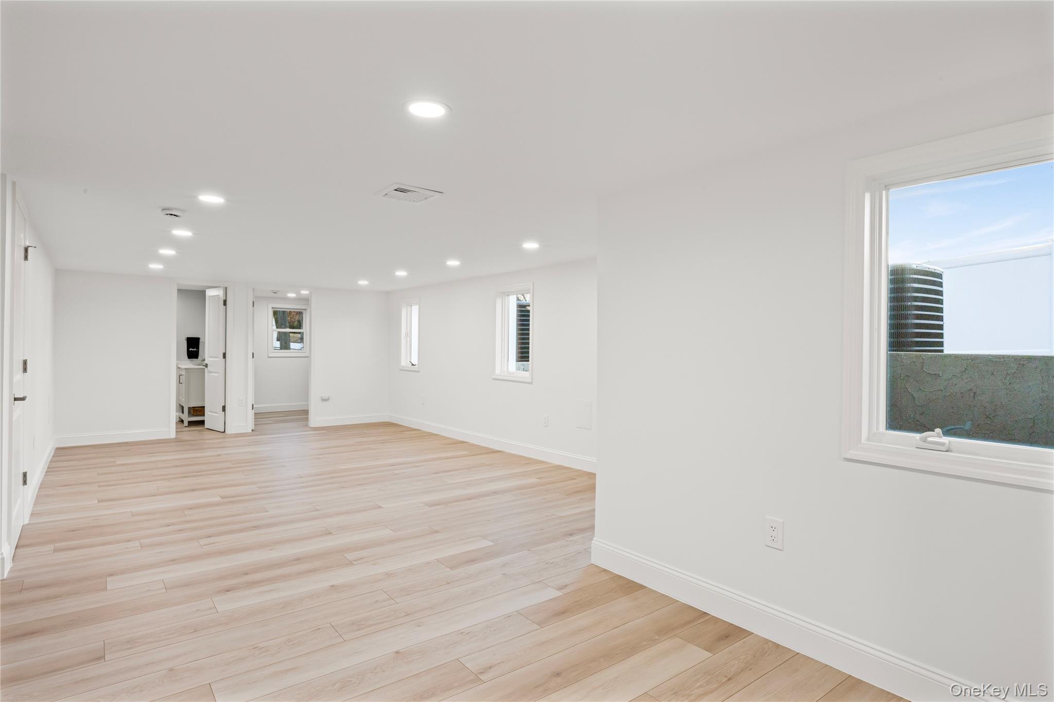 #12 photo, 5 Poplar Drive, Smithtown , NY 11787