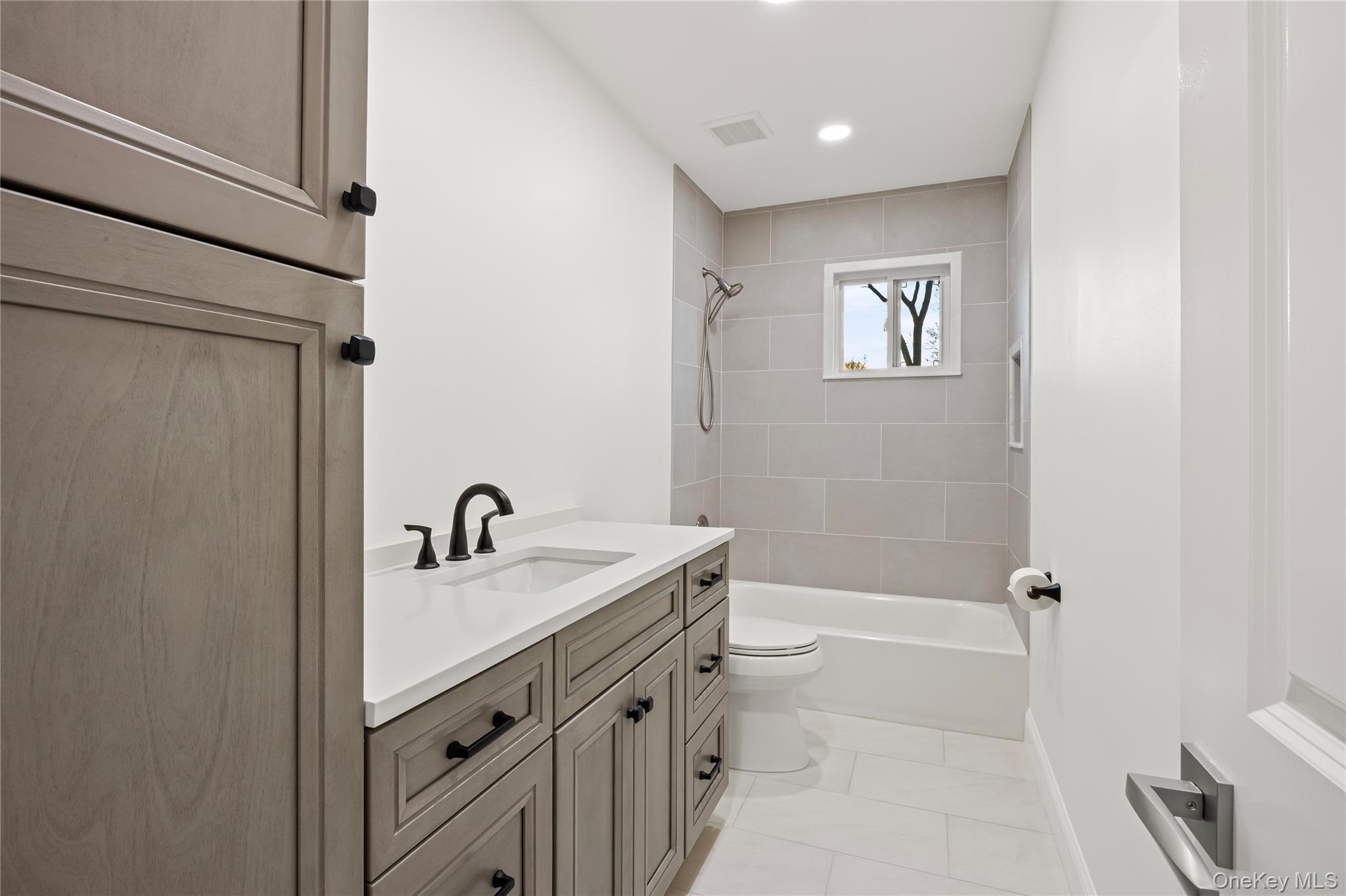 #19 photo, 5 Poplar Drive, Smithtown , NY 11787