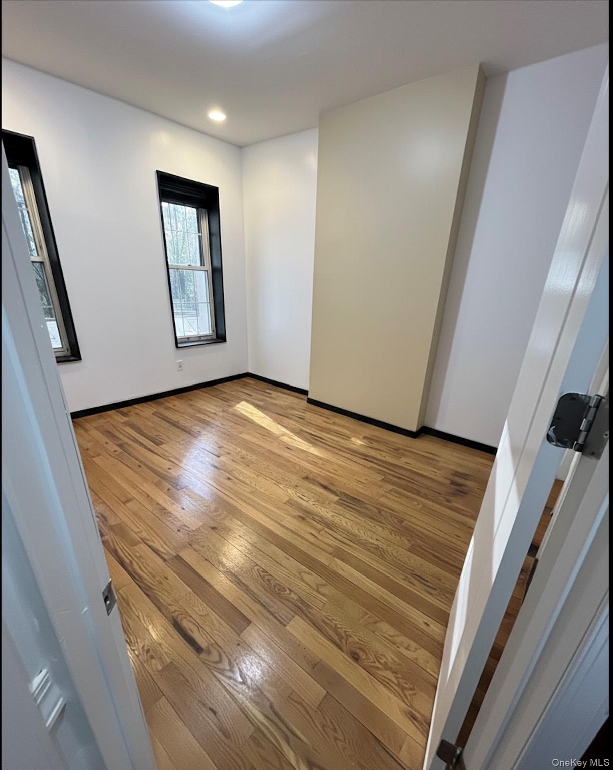 #13 photo, 255 Lincoln Avenue, Brooklyn , NY 11208