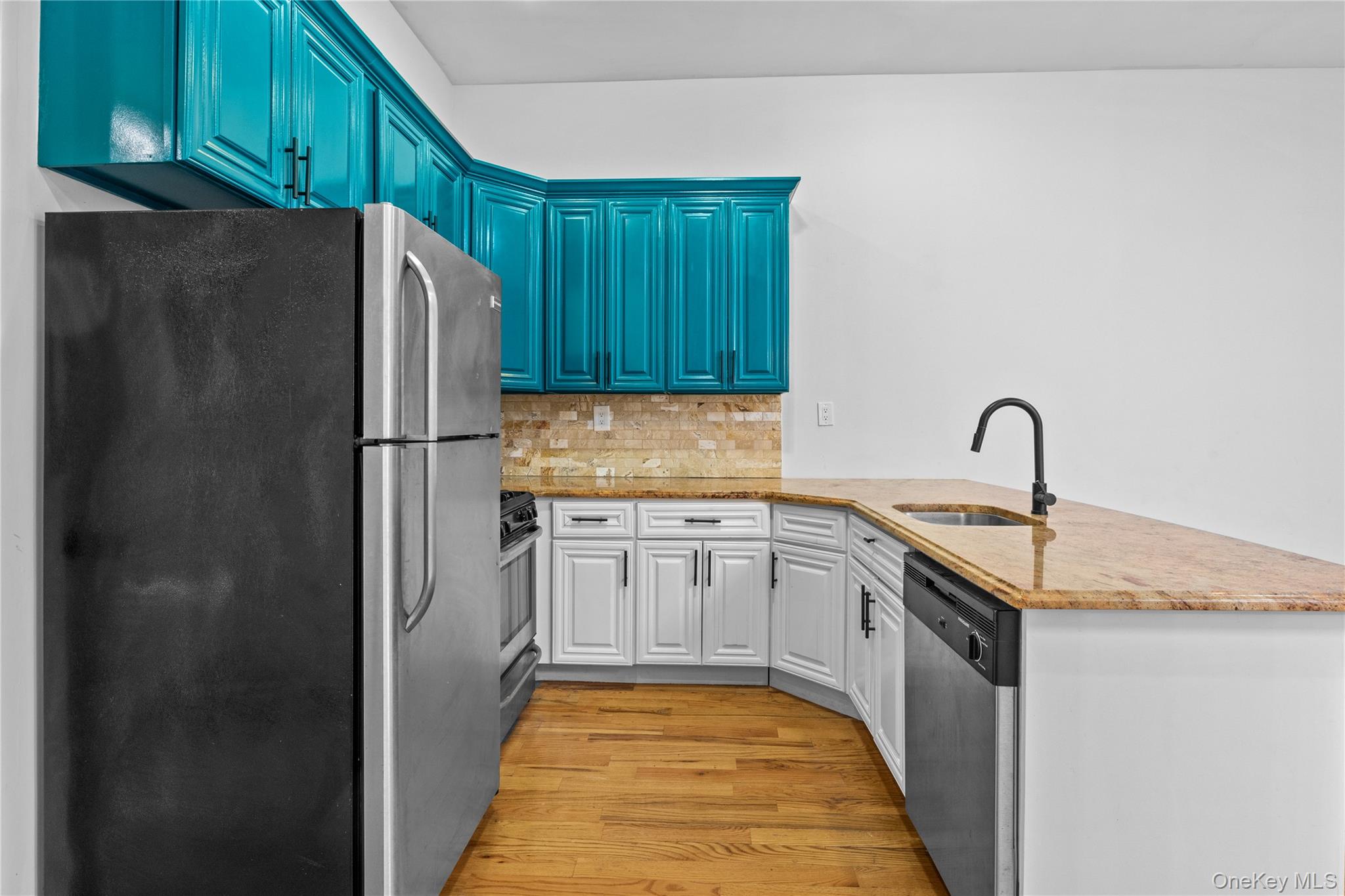 #4 photo, 255 Lincoln Avenue, Brooklyn , NY 11208