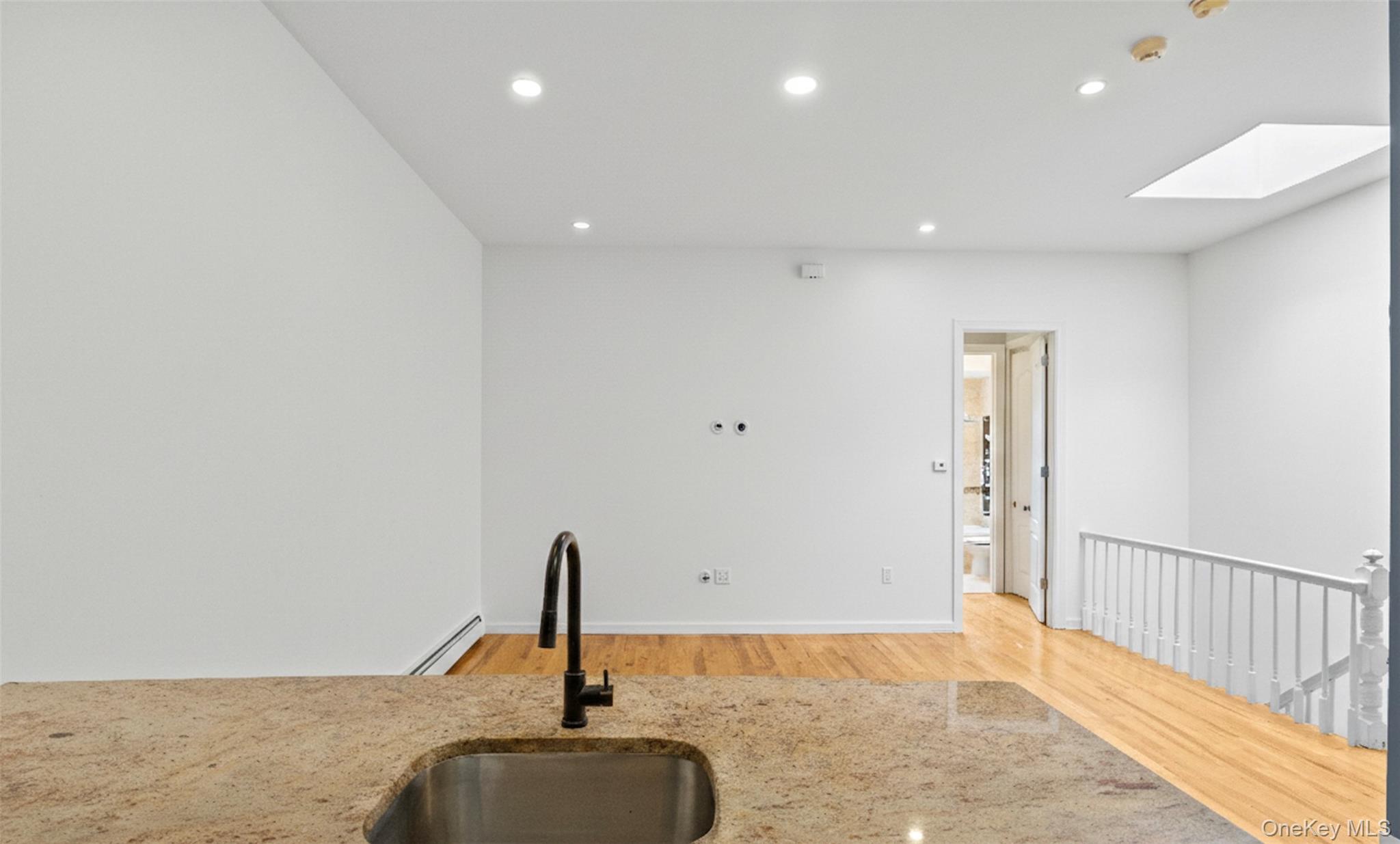 #5 photo, 255 Lincoln Avenue, Brooklyn , NY 11208