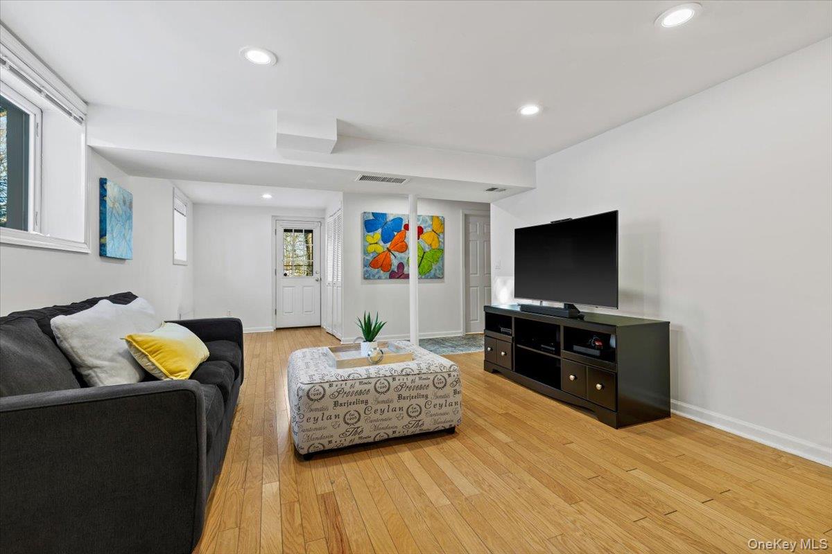 #18 photo, 196 Old Army Road, Scarsdale , NY 10583