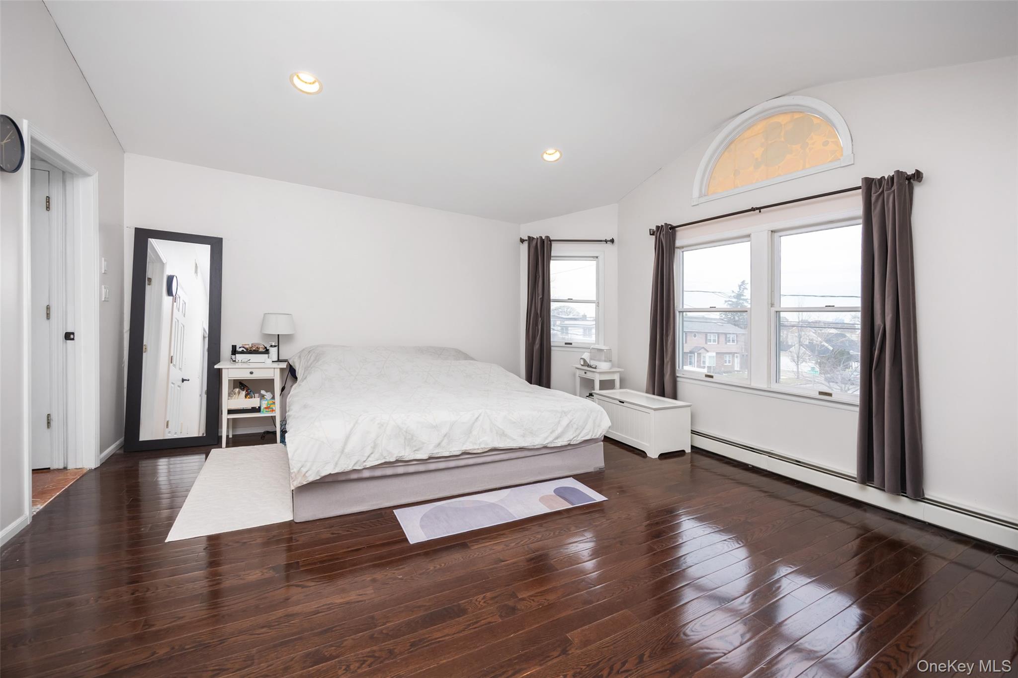 #10 photo, 74 Bedford Avenue, New Hyde Park , NY 11040