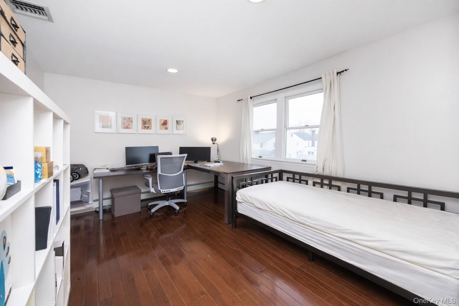 #12 photo, 74 Bedford Avenue, New Hyde Park , NY 11040