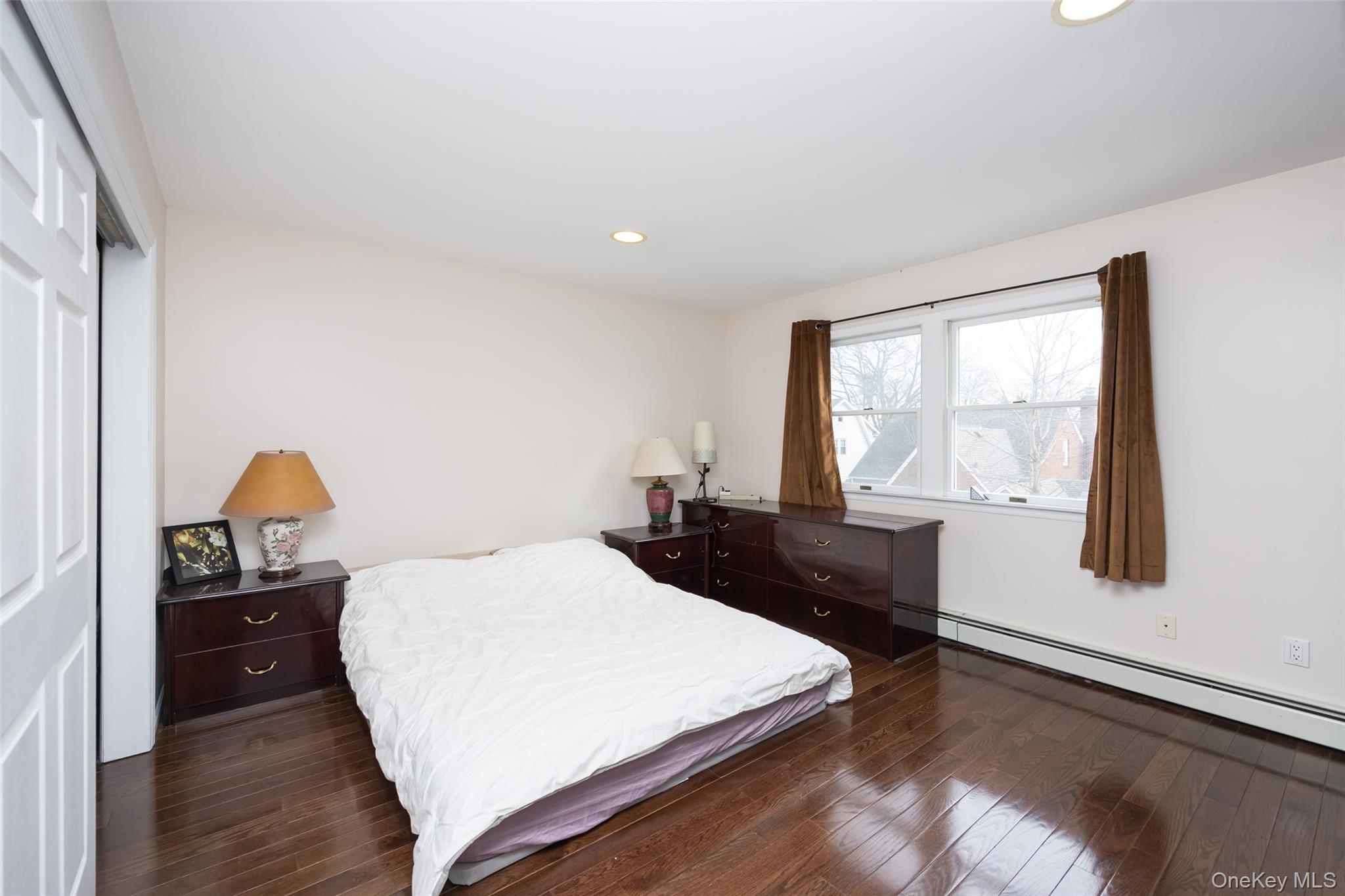 #14 photo, 74 Bedford Avenue, New Hyde Park , NY 11040