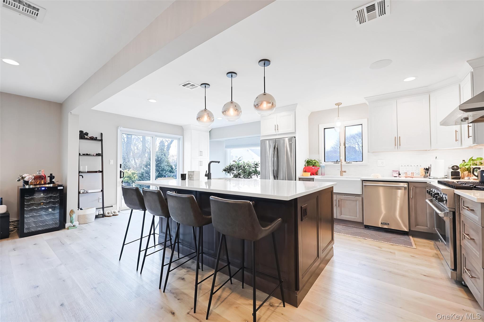 #2 photo, 74 Bedford Avenue, New Hyde Park , NY 11040