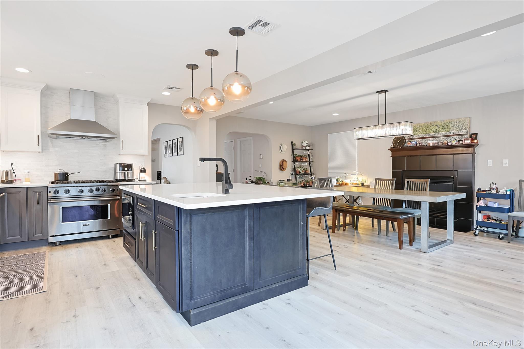 #4 photo, 74 Bedford Avenue, New Hyde Park , NY 11040