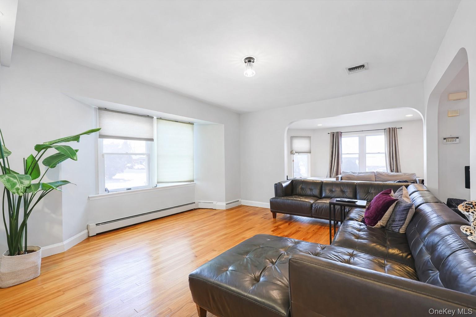 #9 photo, 74 Bedford Avenue, New Hyde Park , NY 11040