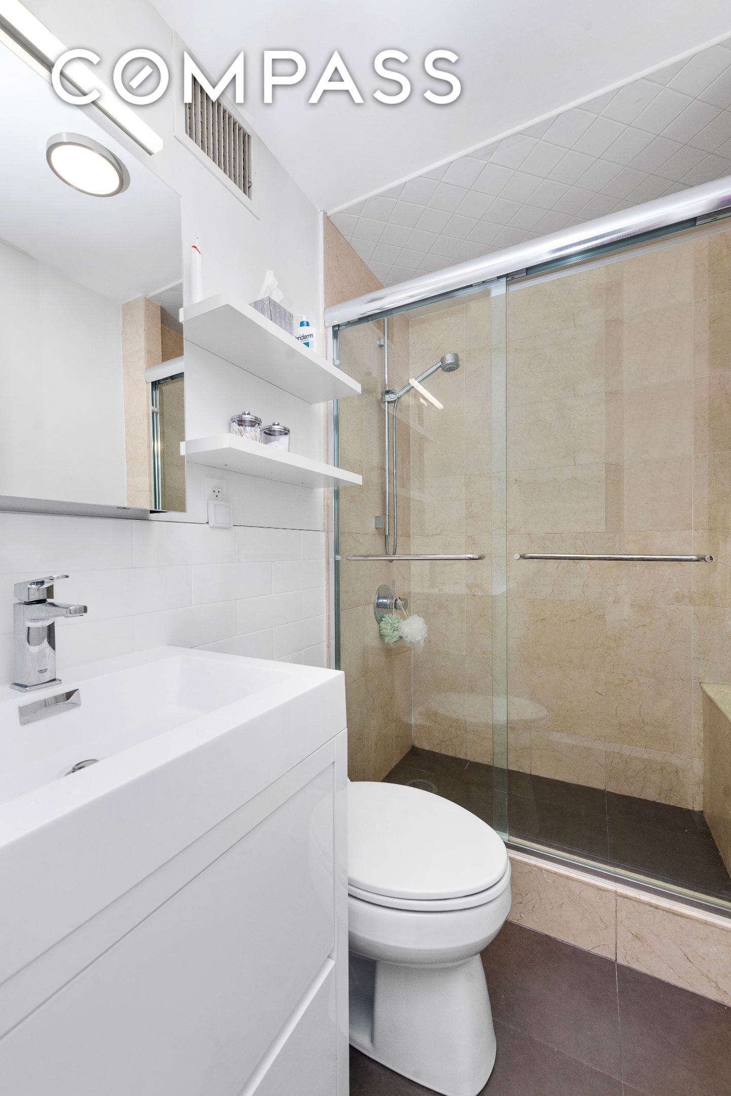 #8 photo, 200 E 16th Street, Gramercy Park , NY 10003