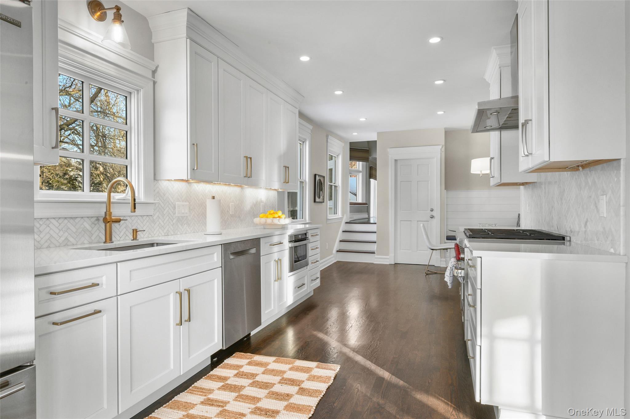 #12 photo, 677 James Street, Pelham , NY 10803