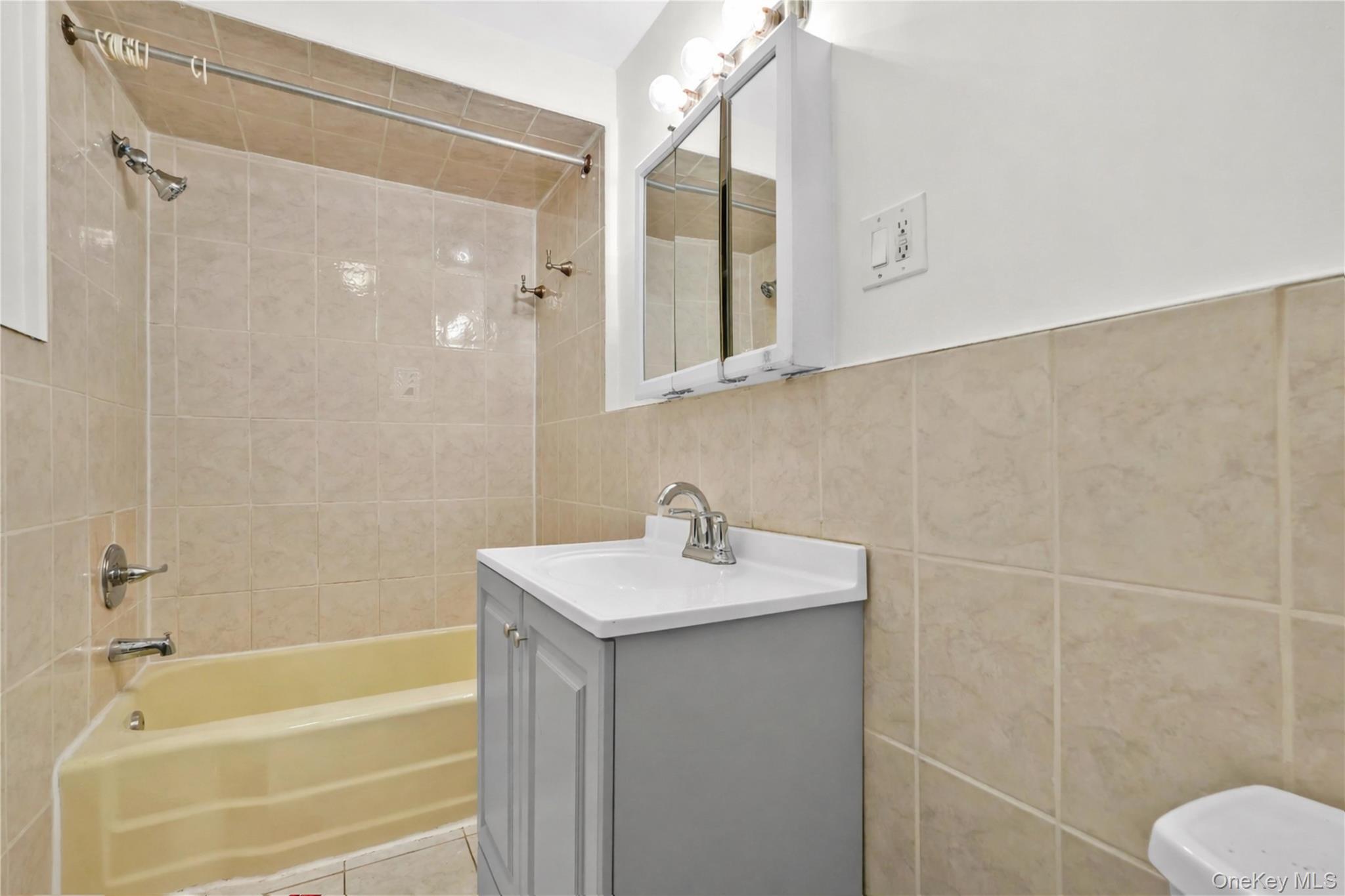 #16 photo, 123-16 Hillside Avenue, Richmond Hill North , NY 11418