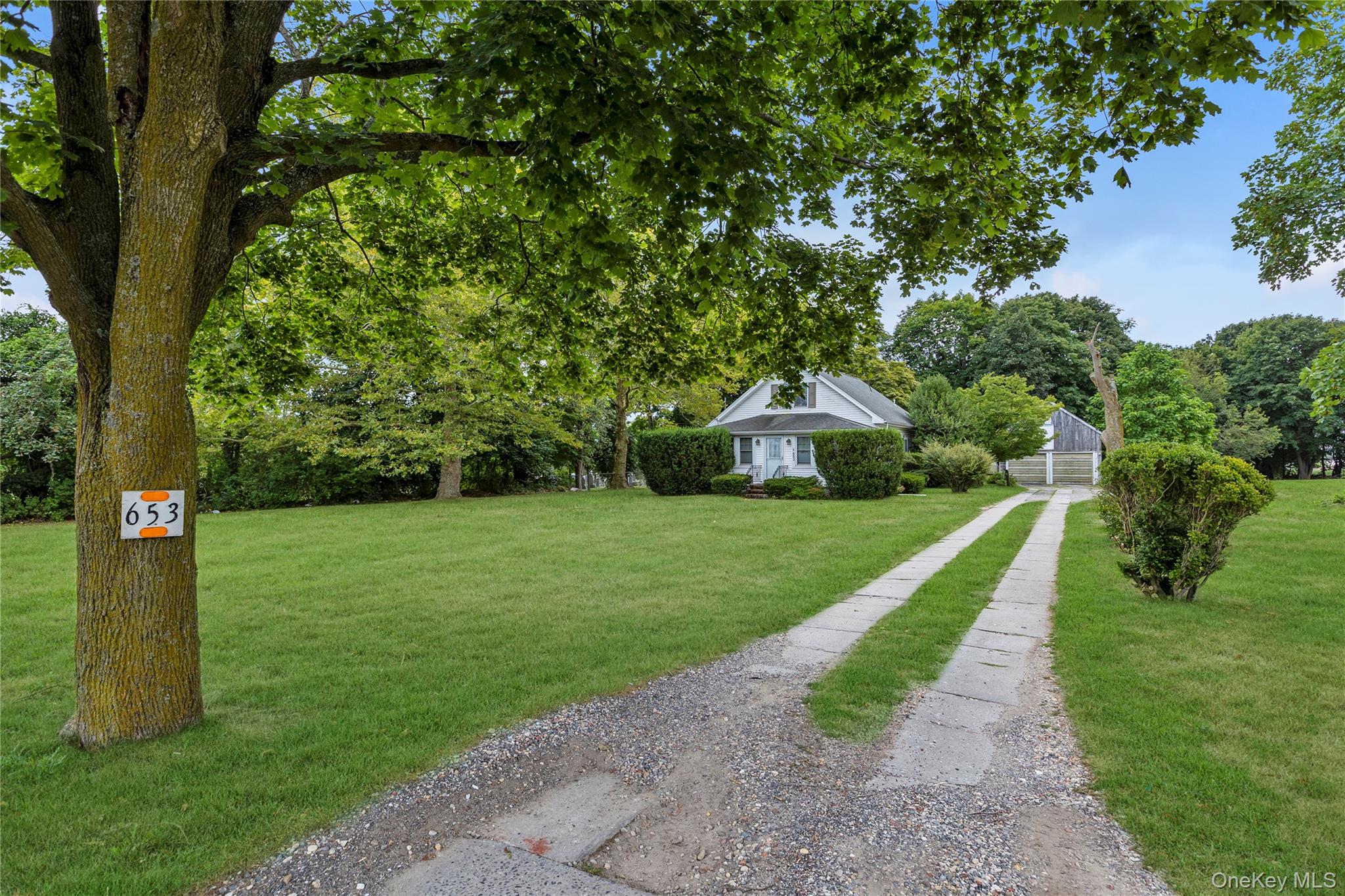 #11 photo, 653 Main Road, Aquebogue , NY 11931