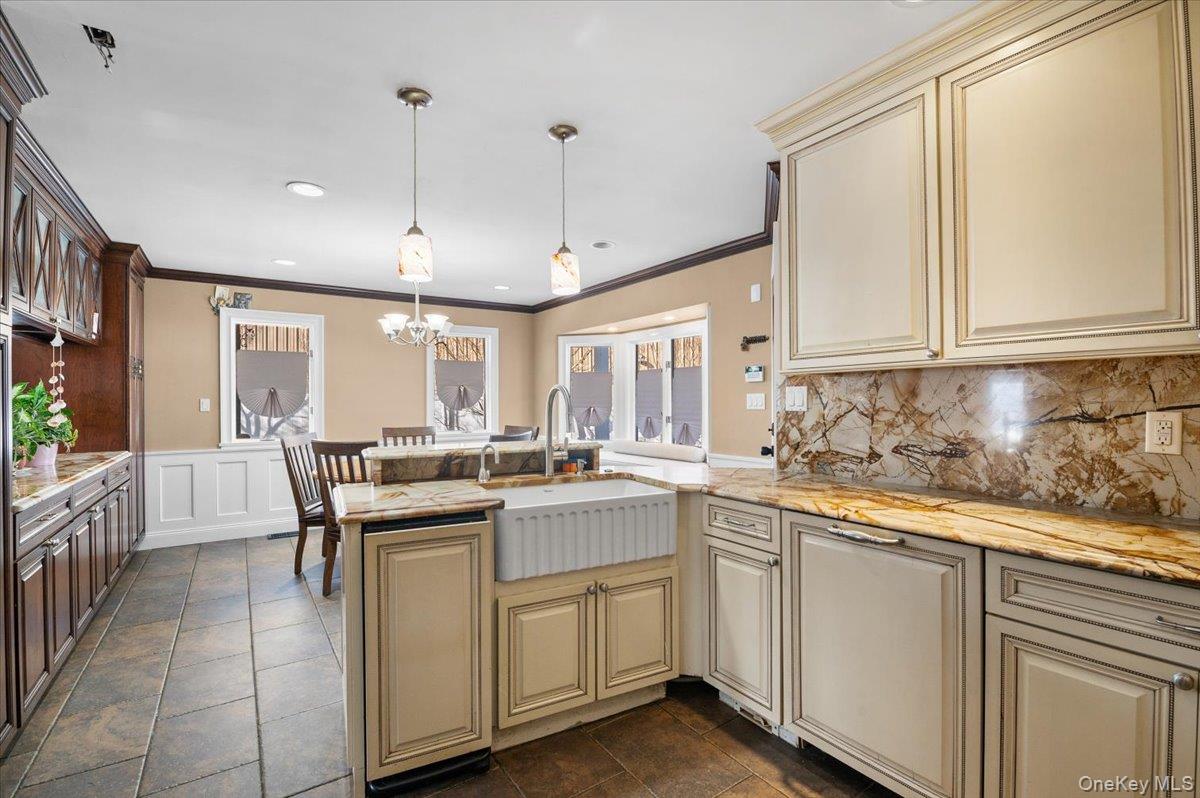 #12 photo, 1 Windsor Court, Amityville , NY 11701