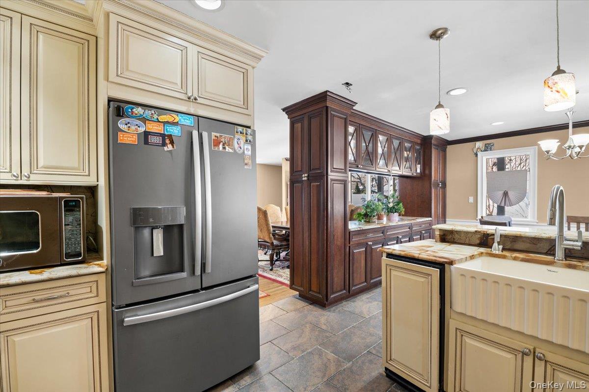 #13 photo, 1 Windsor Court, Amityville , NY 11701