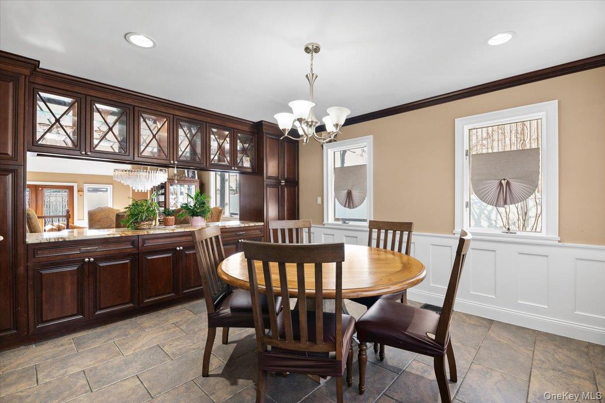 #16 photo, 1 Windsor Court, Amityville , NY 11701