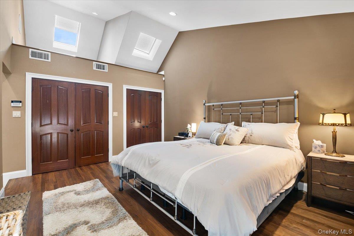 #19 photo, 1 Windsor Court, Amityville , NY 11701