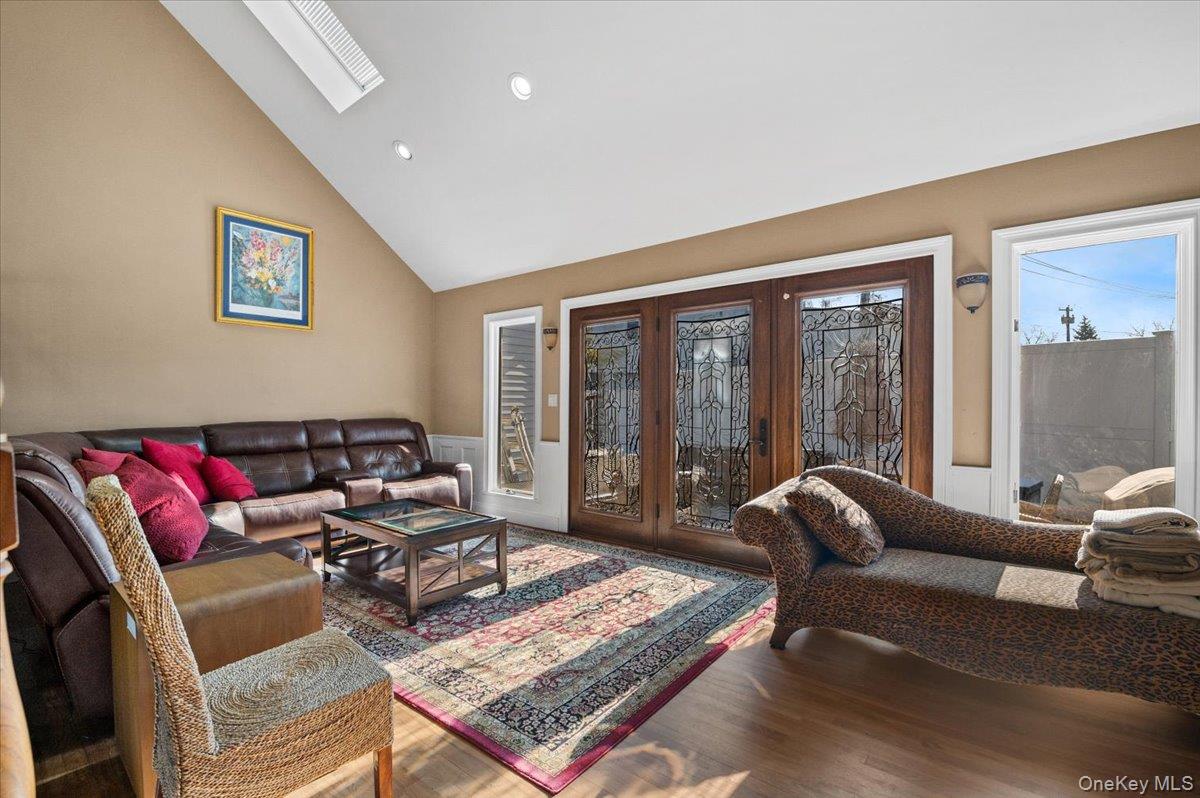 #3 photo, 1 Windsor Court, Amityville , NY 11701